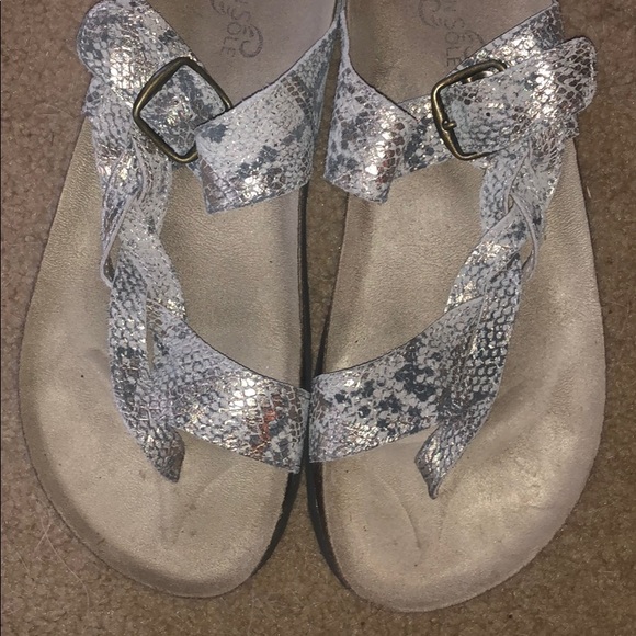 Mountain Sole size 9 snakeskin slip on sandals - Picture 5 of 8
